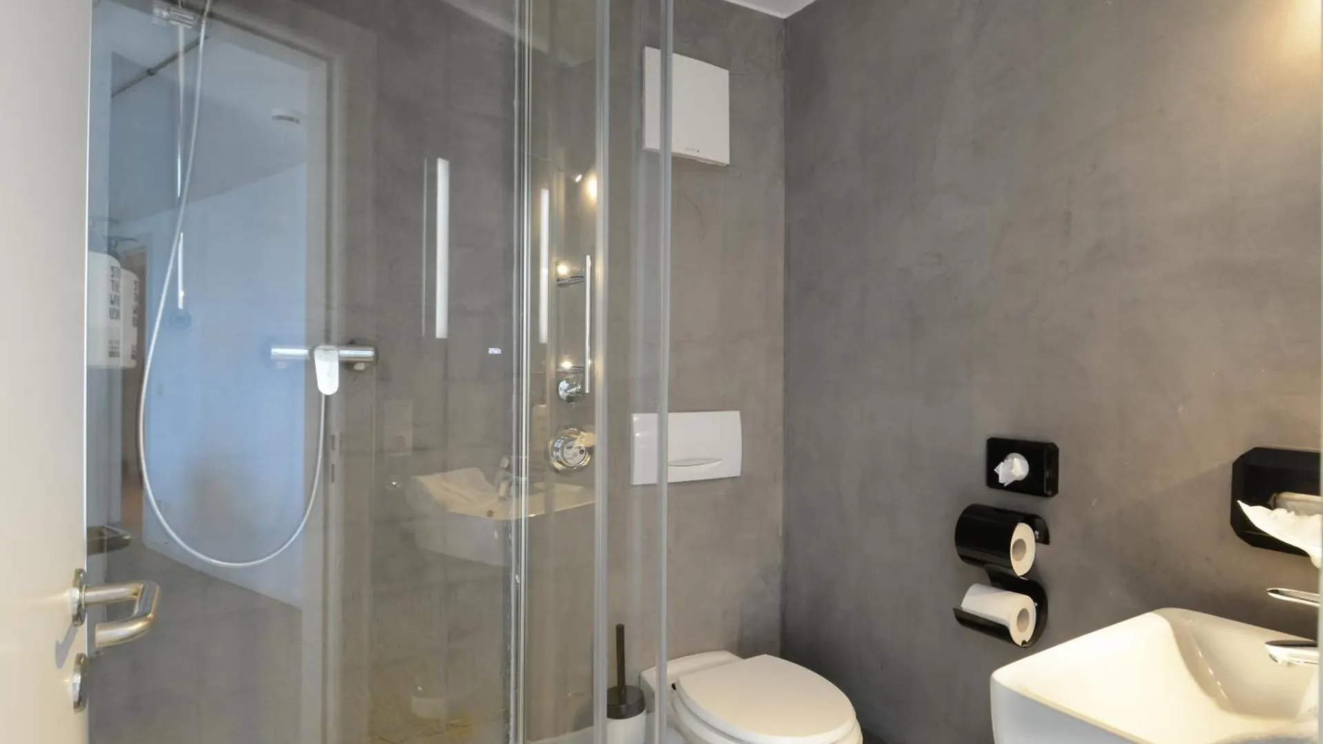 The Suites City Lofts At The Park Hamburg Apartment
